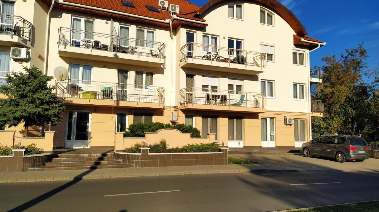 Gabi & Gabi Apartments Гайдусобосло Екстер'єр фото